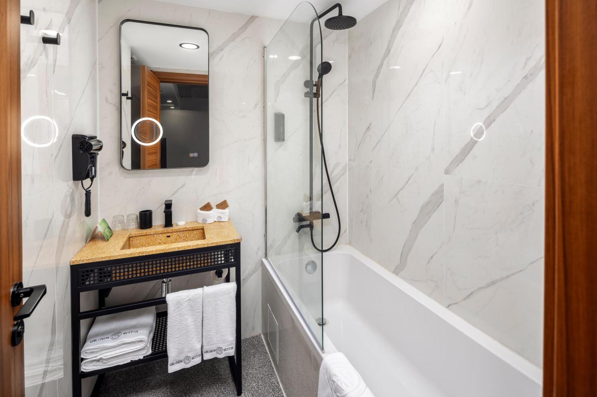Executive One-Bedroom Suite Harbour View