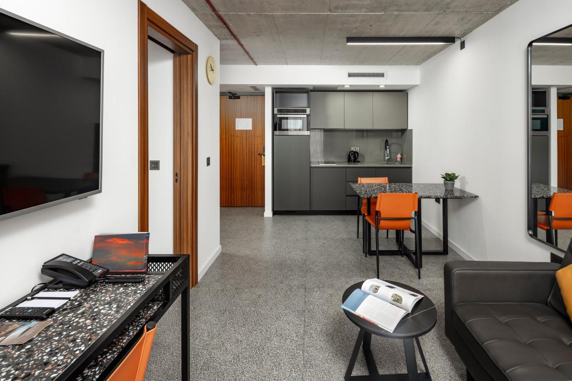Executive One Bedroom Suite City View